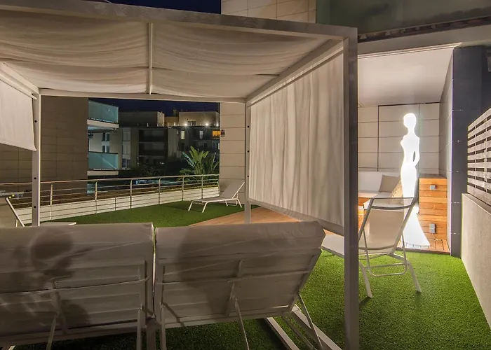 Garden Paradise: 3-bedroom With Pool And Terrace Apartment *