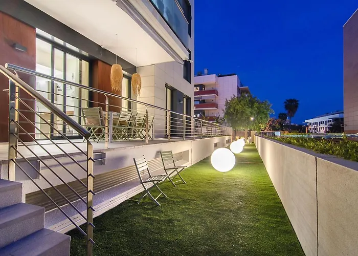 Spaces Garden Paradise 3 Bedroom, 3 Bathroom, Huge Private Garden-terrace, Pool- Sleeps Up To 8 Appartement Sitges