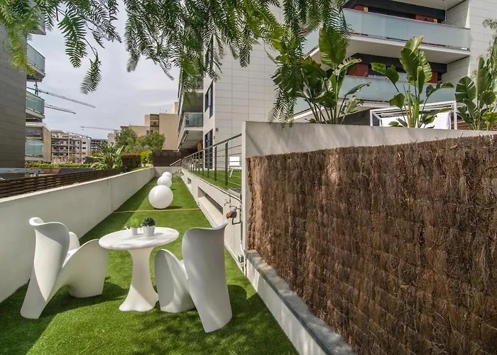 Apartment Garden Paradise: 3-bedroom With Pool And Terrace *
