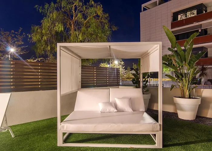 Garden Paradise: 3-bedroom With Pool And Terrace Apartment *