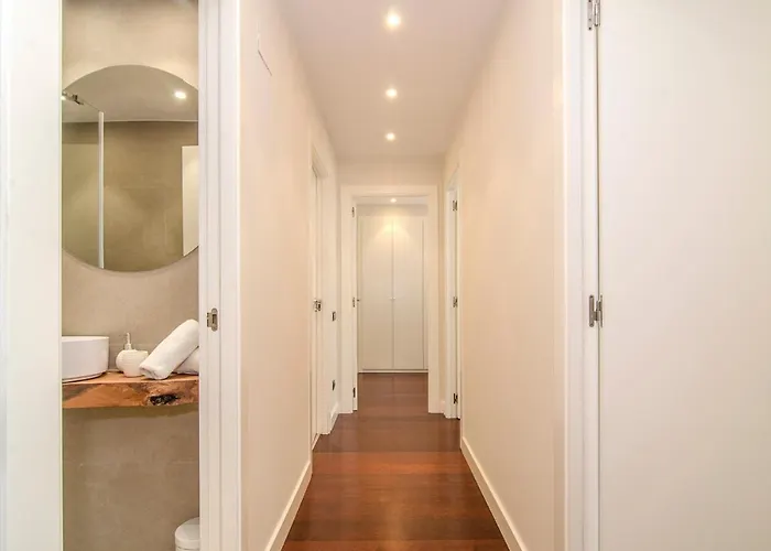 Spaces Garden Paradise 3 Bedroom, 3 Bathroom, Huge Private Garden-terrace, Pool- Sleeps Up To 8 *