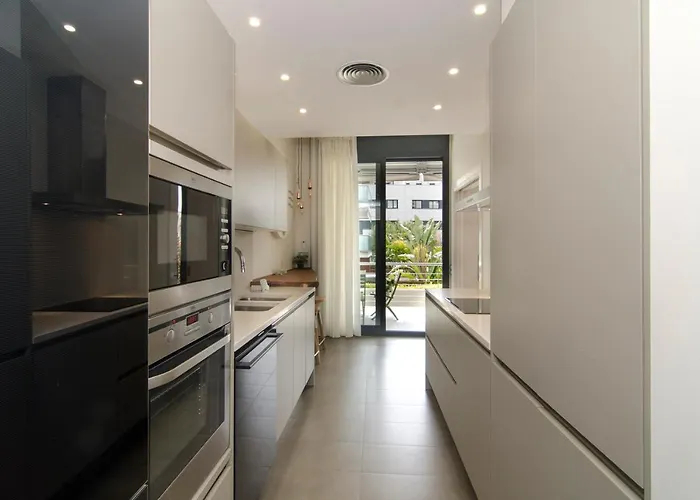 Apartment Garden Paradise: 3-bedroom With Pool And Terrace Sitges