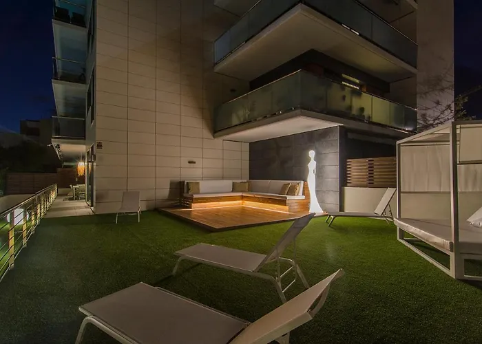 Spaces Garden Paradise 3 Bedroom, 3 Bathroom, Huge Private Garden-terrace, Pool- Sleeps Up To 8