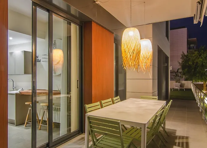 Appartement Spaces Garden Paradise 3 Bedroom, 3 Bathroom, Huge Private Garden-terrace, Pool- Sleeps Up To 8 Sitges