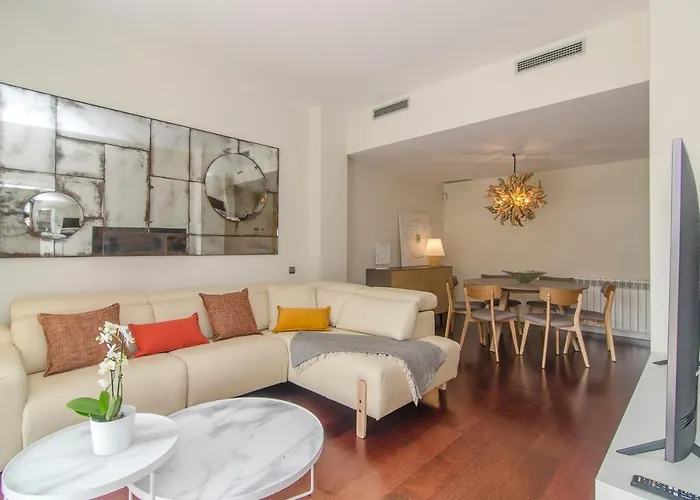 Apartment Garden Paradise: 3-bedroom With Pool And Terrace *