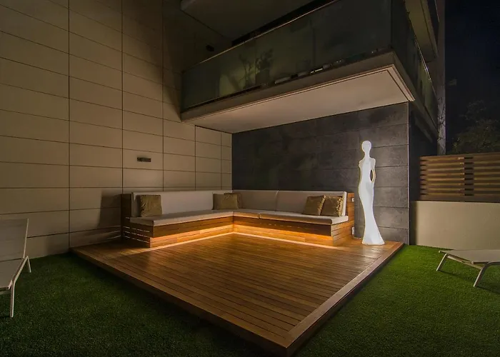 Spaces Garden Paradise 3 Bedroom, 3 Bathroom, Huge Private Garden-terrace, Pool- Sleeps Up To 8