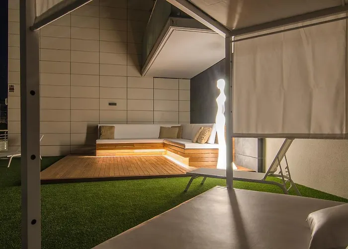 Apartment Garden Paradise: 3-bedroom With Pool And Terrace