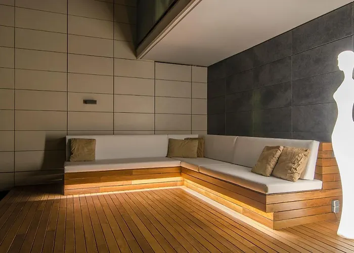 Apartment Garden Paradise: 3-bedroom With Pool And Terrace Sitges