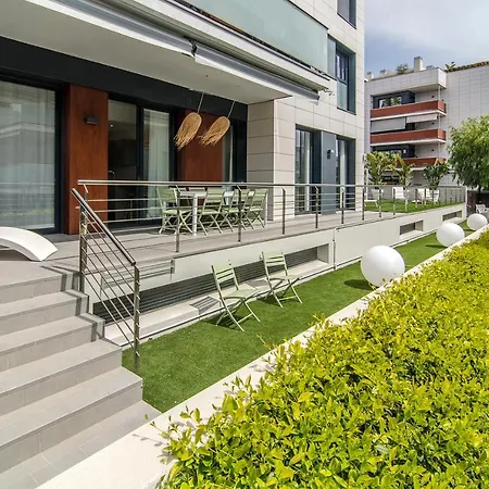 Spaces Garden Paradise 3 Bedroom, 3 Bathroom, Huge Private Garden-terrace, Pool- Sleeps Up To 8 *