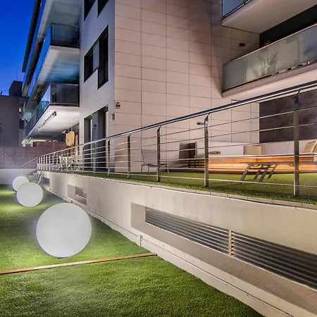 Apartman Spaces Garden Paradise 3 Bedroom, 3 Bathroom, Huge Private Garden-terrace, Pool- Sleeps Up To 8