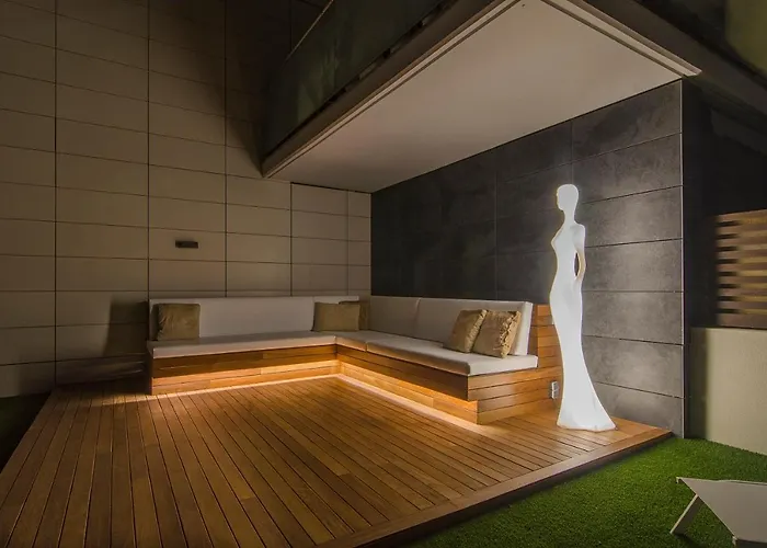 Spaces Garden Paradise 3 Bedroom, 3 Bathroom, Huge Private Garden-terrace, Pool- Sleeps Up To 8 * Sitges