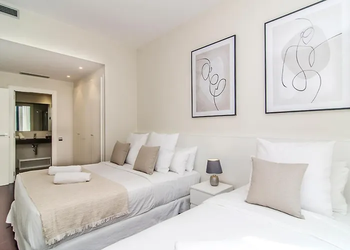 Spaces Garden Paradise 3 Bedroom, 3 Bathroom, Huge Private Garden-terrace, Pool- Sleeps Up To 8 *