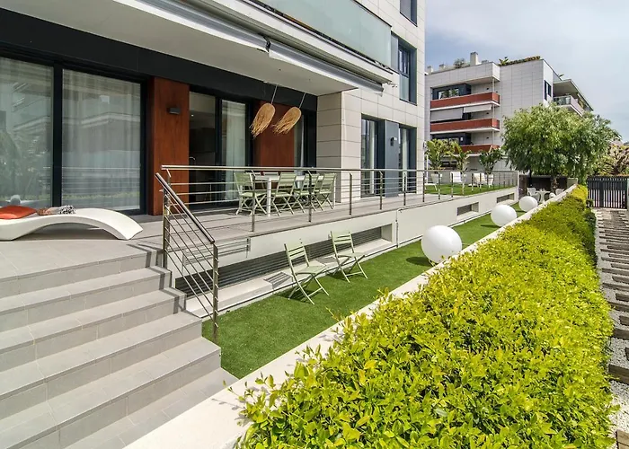 Spaces Garden Paradise 3 Bedroom, 3 Bathroom, Huge Private Garden-terrace, Pool- Sleeps Up To 8 *