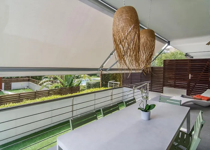 Spaces Garden Paradise 3 Bedroom, 3 Bathroom, Huge Private Garden-terrace, Pool- Sleeps Up To 8