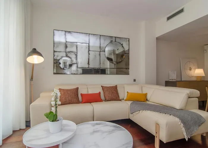 Spaces Garden Paradise 3 Bedroom, 3 Bathroom, Huge Private Garden-terrace, Pool- Sleeps Up To 8 Apartman Sitges