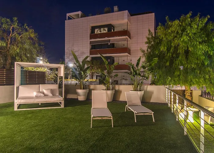 Spaces Garden Paradise 3 Bedroom, 3 Bathroom, Huge Private Garden-terrace, Pool- Sleeps Up To 8 Apartman