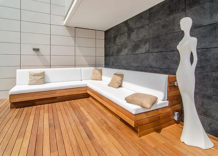 Spaces Garden Paradise 3 Bedroom, 3 Bathroom, Huge Private Garden-terrace, Pool- Sleeps Up To 8 Apartman Sitges