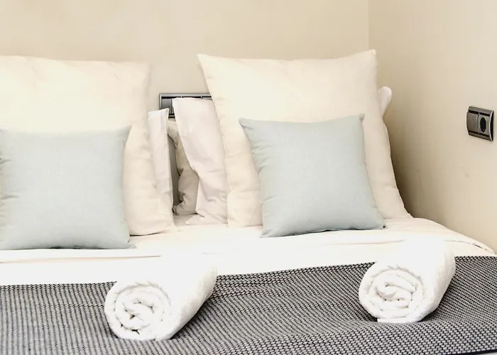 Spaces Garden Paradise 3 Bedroom, 3 Bathroom, Huge Private Garden-terrace, Pool- Sleeps Up To 8