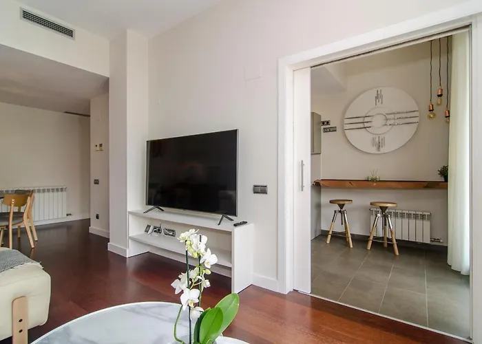 Apartman Spaces Garden Paradise 3 Bedroom, 3 Bathroom, Huge Private Garden-terrace, Pool- Sleeps Up To 8 *